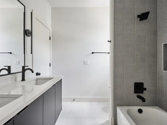 $2,700 | 412 Hackberry Lane, Unit 2, Austin, TX 78753