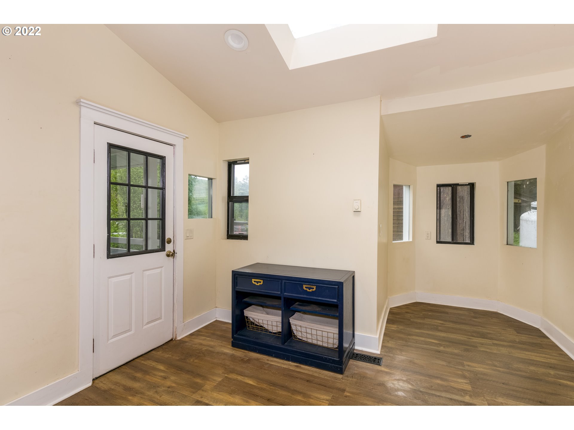 2435 Kingsley Road Hood River, OR 97031 - Photo 11 of 32 Gallery Image 11