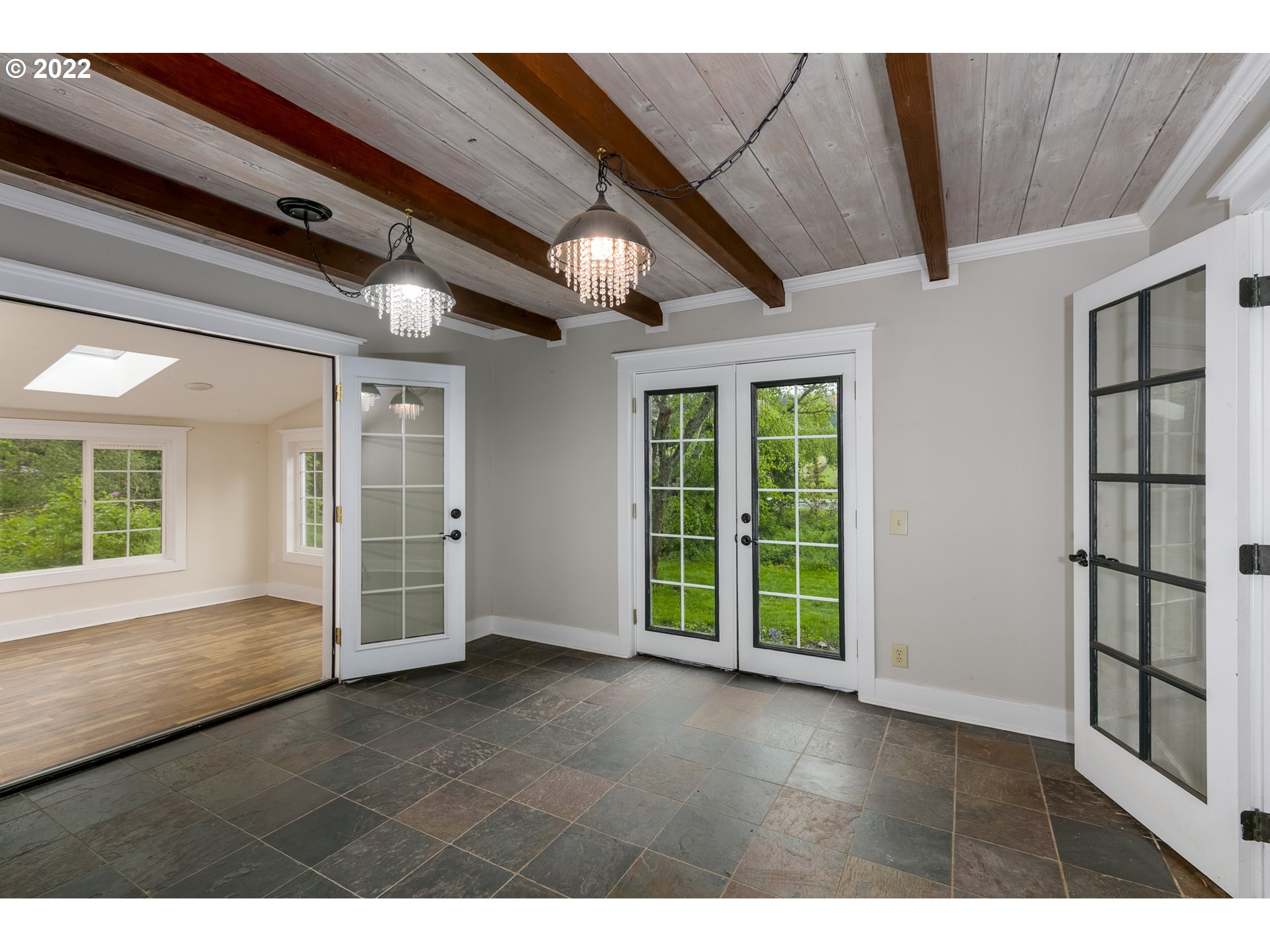 2435 Kingsley Road Hood River, OR 97031 - Photo 14 of 32 Gallery Image 14
