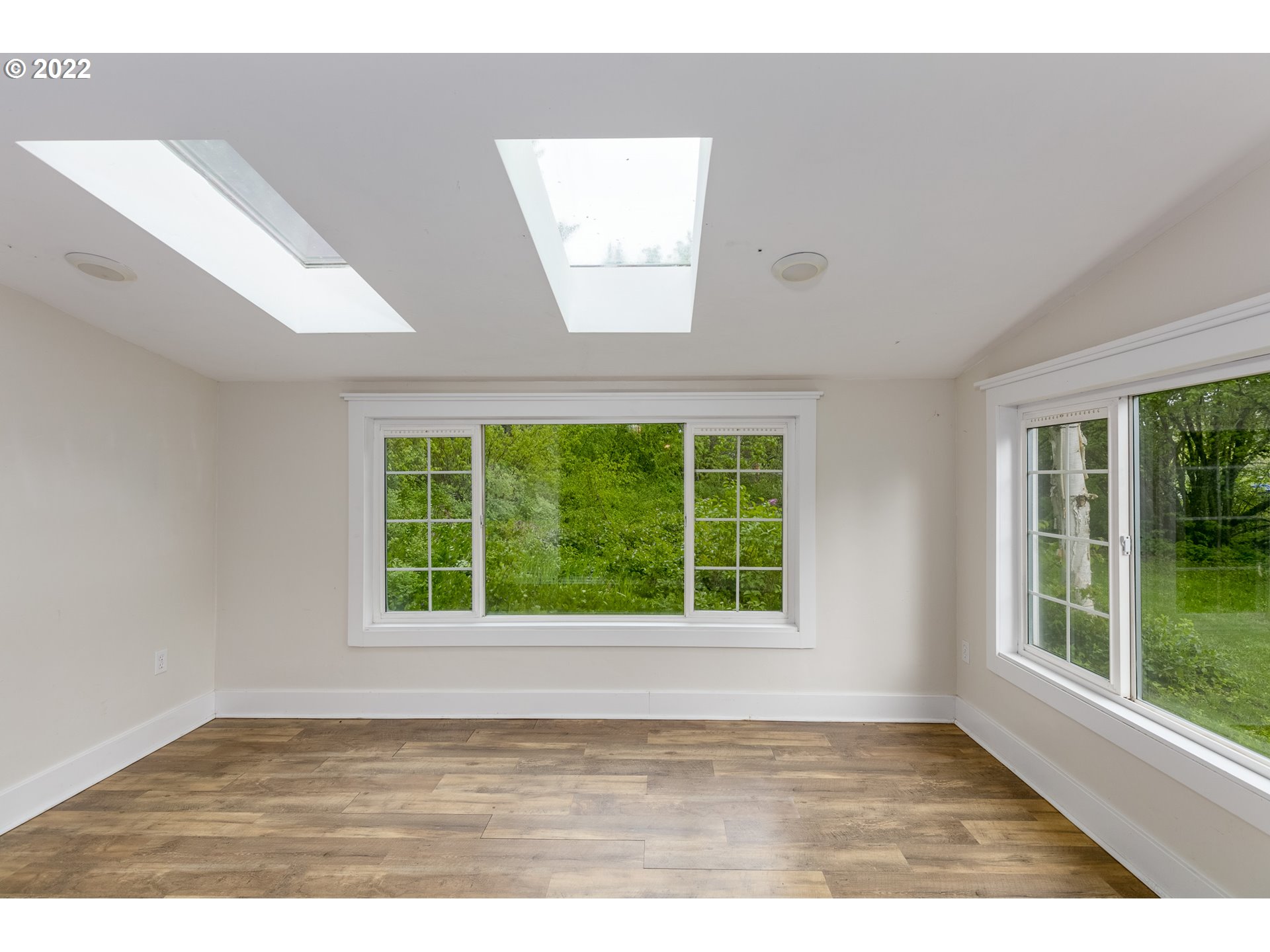 2435 Kingsley Road Hood River, OR 97031 - Photo 15 of 32 Gallery Image 15