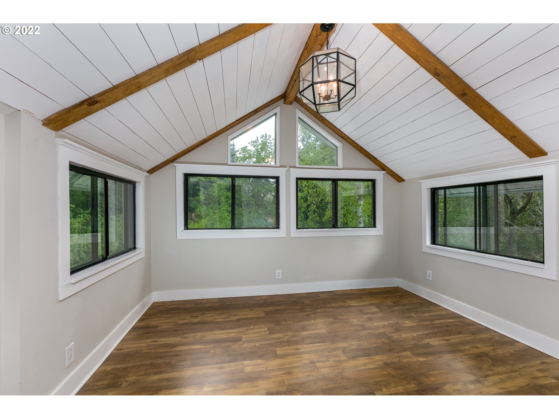 2435 Kingsley Road Hood River, OR 97031 - Photo 16 of 32 Gallery Image 16