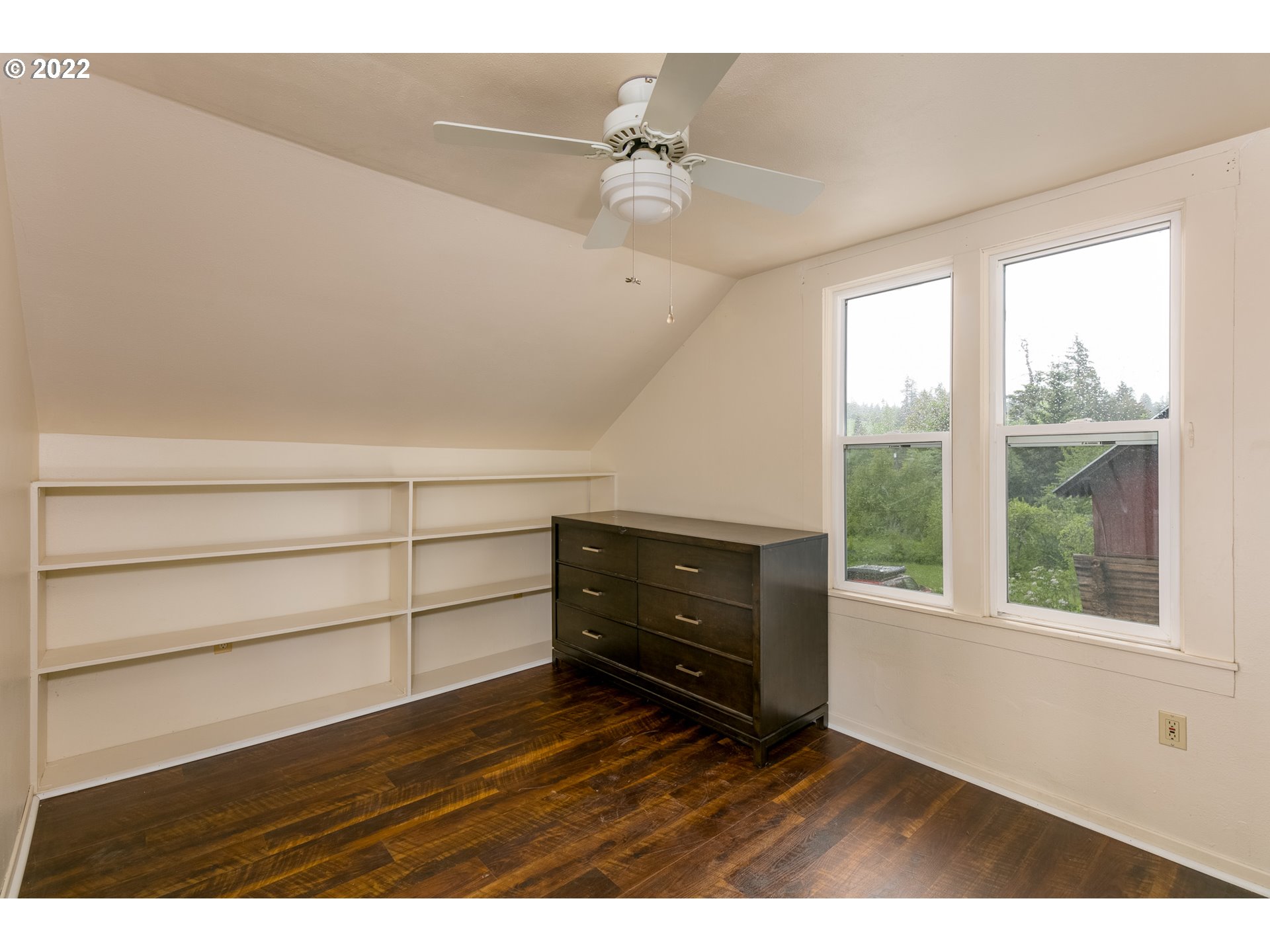 2435 Kingsley Road Hood River, OR 97031 - Photo 18 of 32 Gallery Image 18