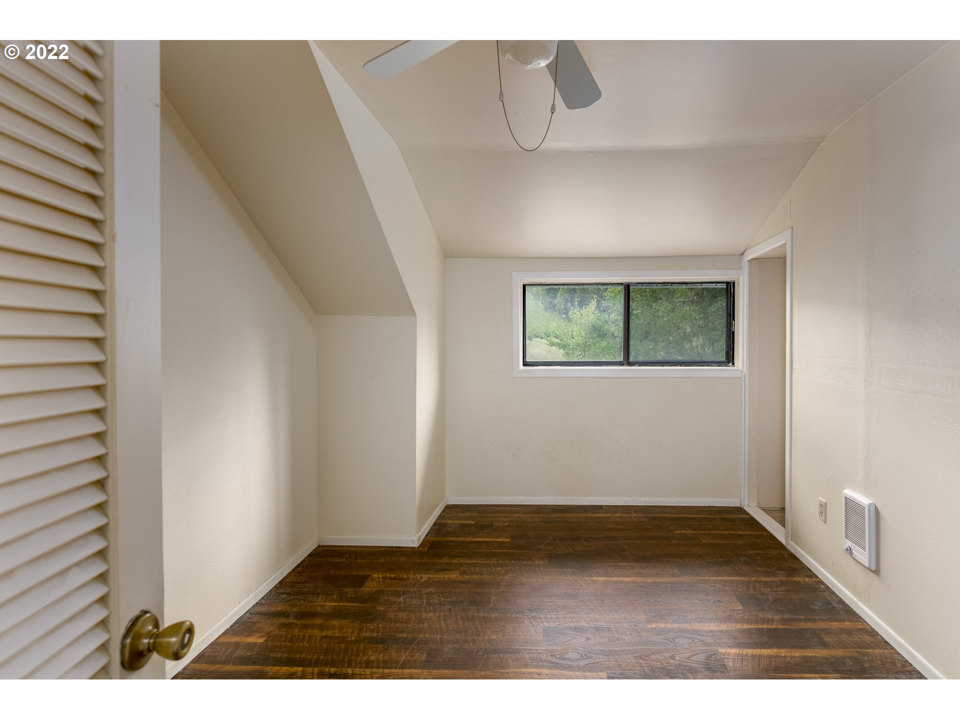 2435 Kingsley Road Hood River, OR 97031 - Photo 19 of 32 Gallery Image 19