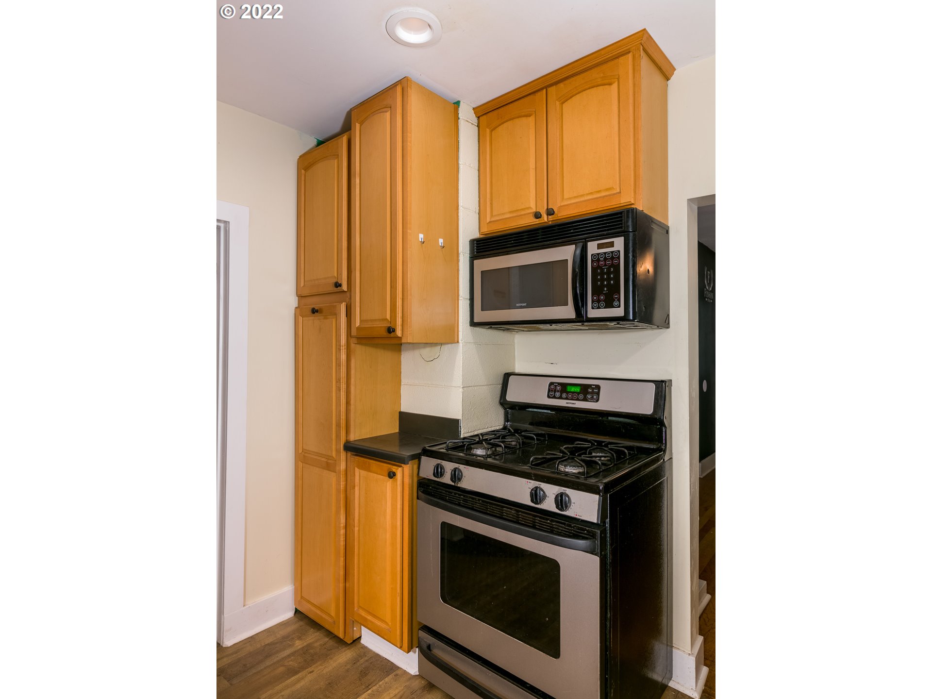 2435 Kingsley Road Hood River, OR 97031 - Photo 10 of 32 Gallery Image 10
