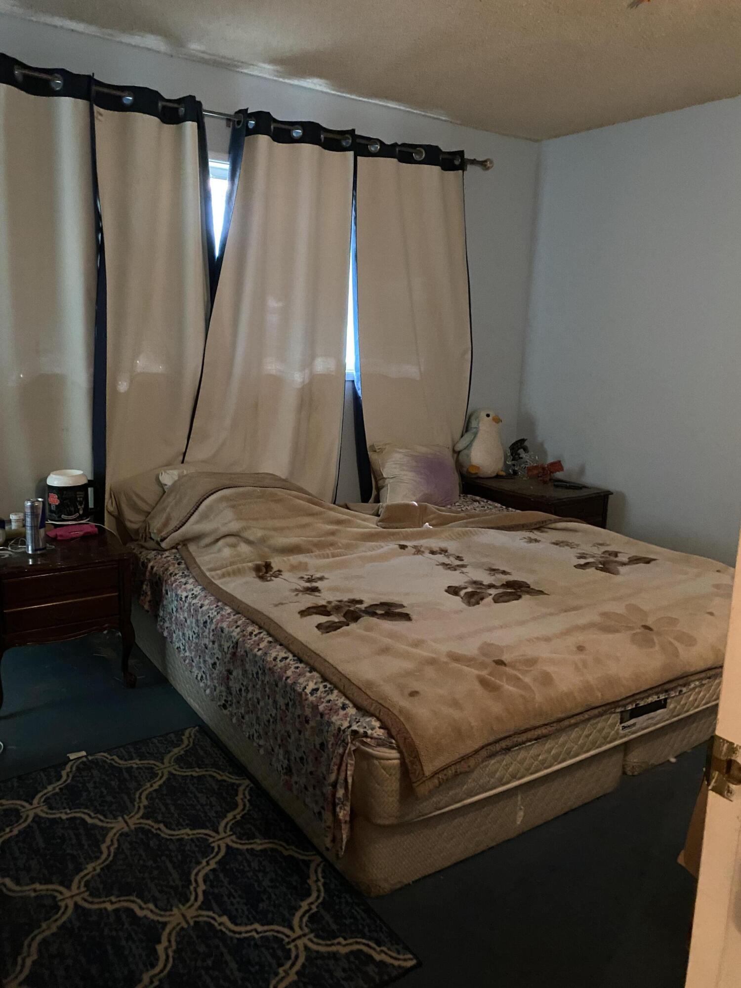 7865 Fox Trail Yucca Valley, CA 92284 - Photo 5 of 7 a bedroom with a bed and a dresser