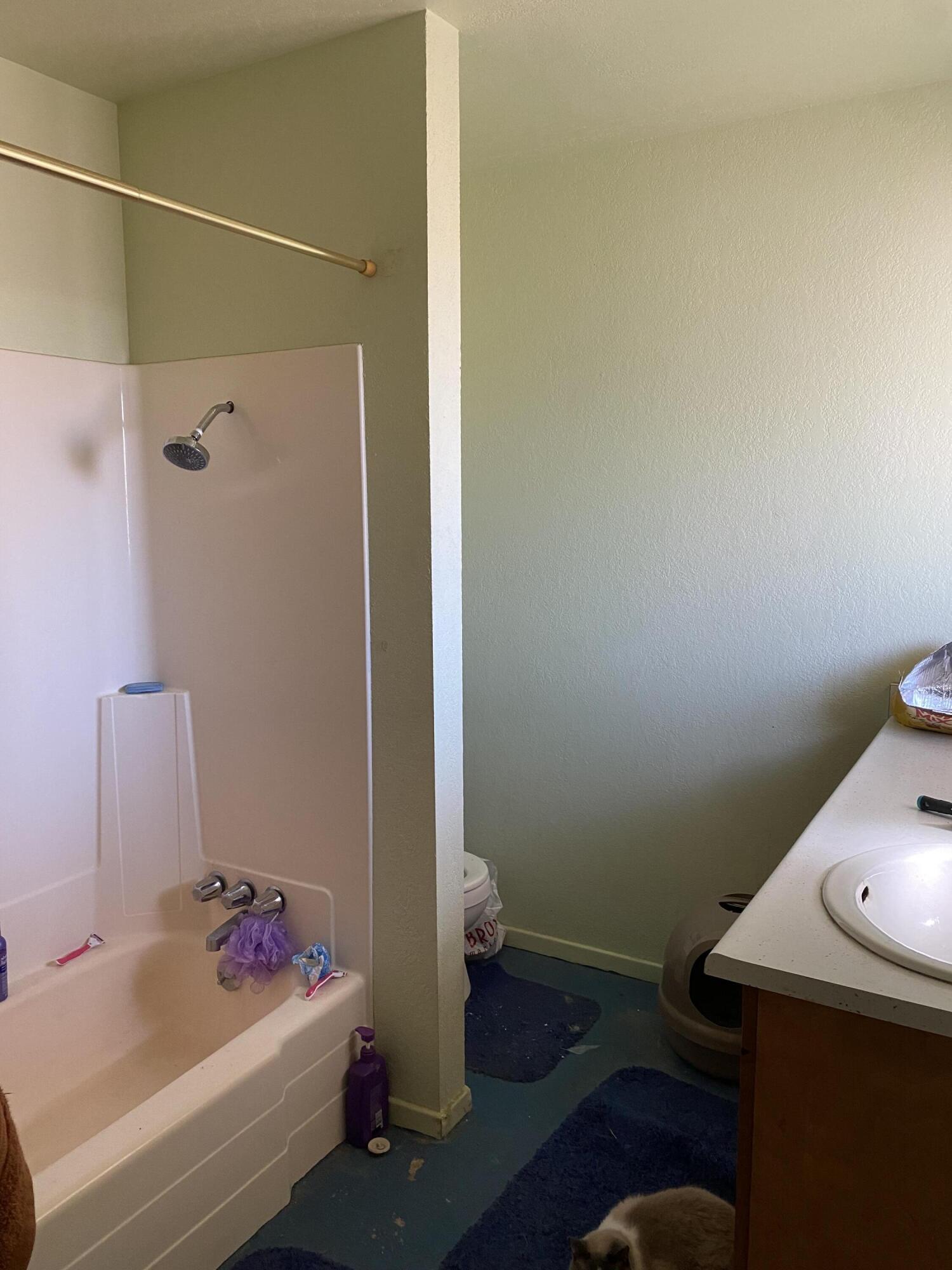 7865 Fox Trail Yucca Valley, CA 92284 - Photo 6 of 7 a bathroom with a tub sink and toilet