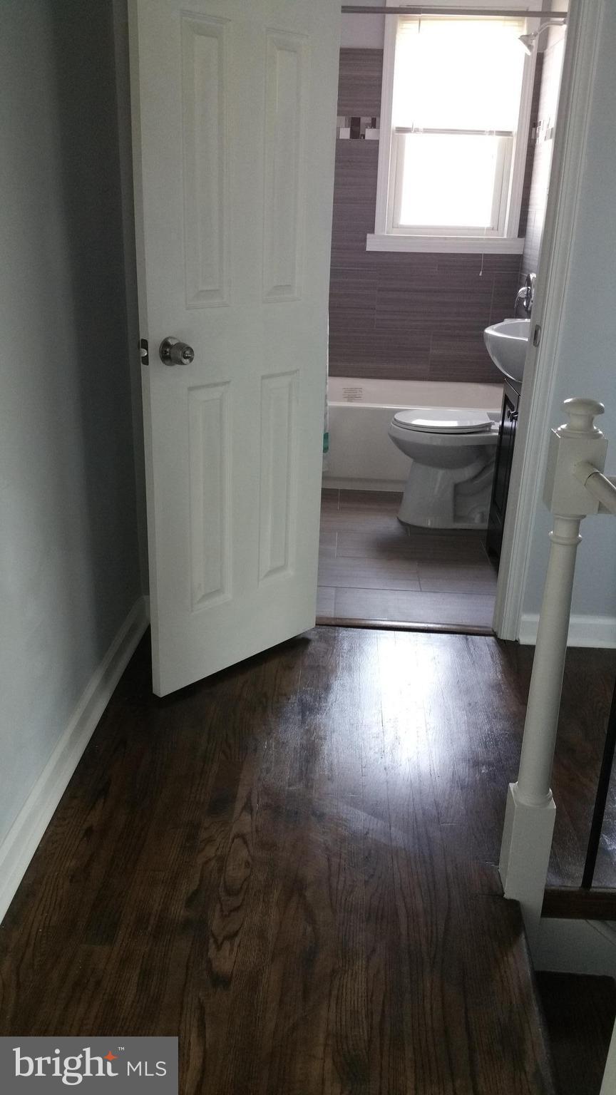 1829 Dunmere Road Baltimore, MD 21222 - Photo 19 of 26 Bath