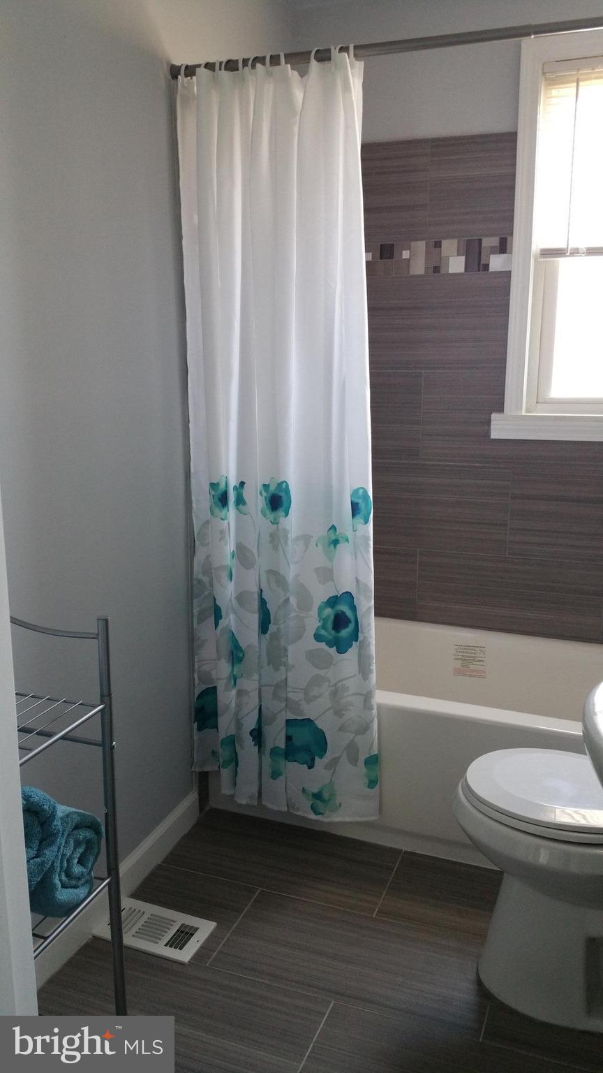 1829 Dunmere Road Baltimore, MD 21222 - Photo 21 of 26 Bath