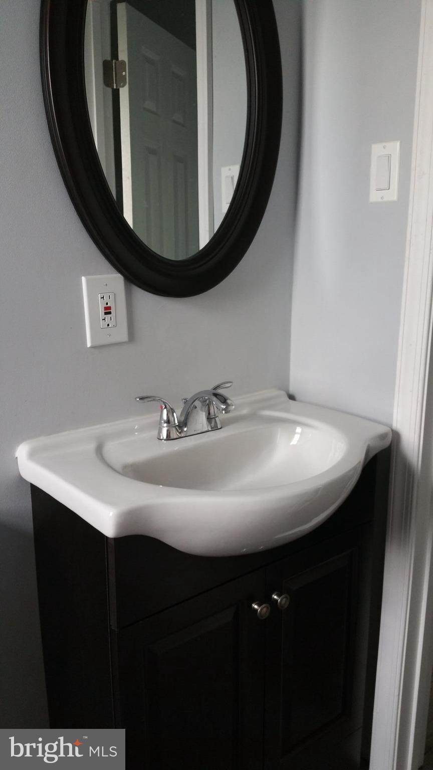 1829 Dunmere Road Baltimore, MD 21222 - Photo 22 of 26 Bath