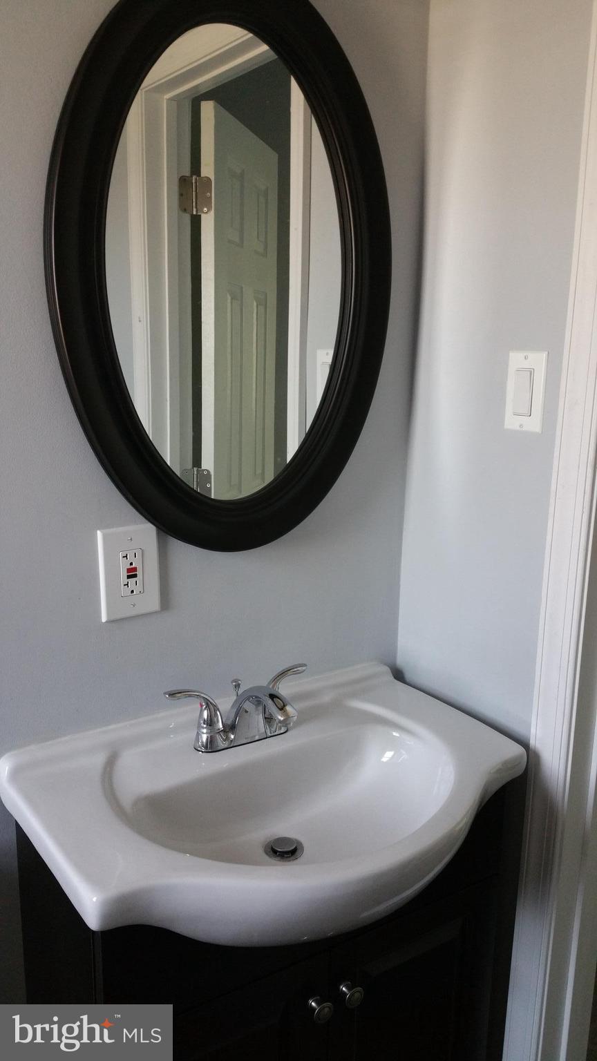 1829 Dunmere Road Baltimore, MD 21222 - Photo 23 of 26 Bath