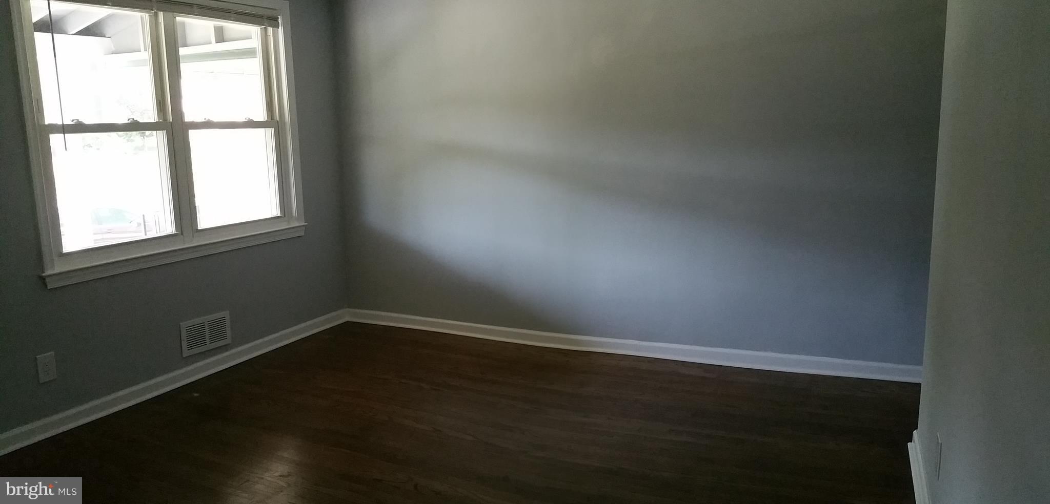 1829 Dunmere Road Baltimore, MD 21222 - Photo 4 of 26 Living Room