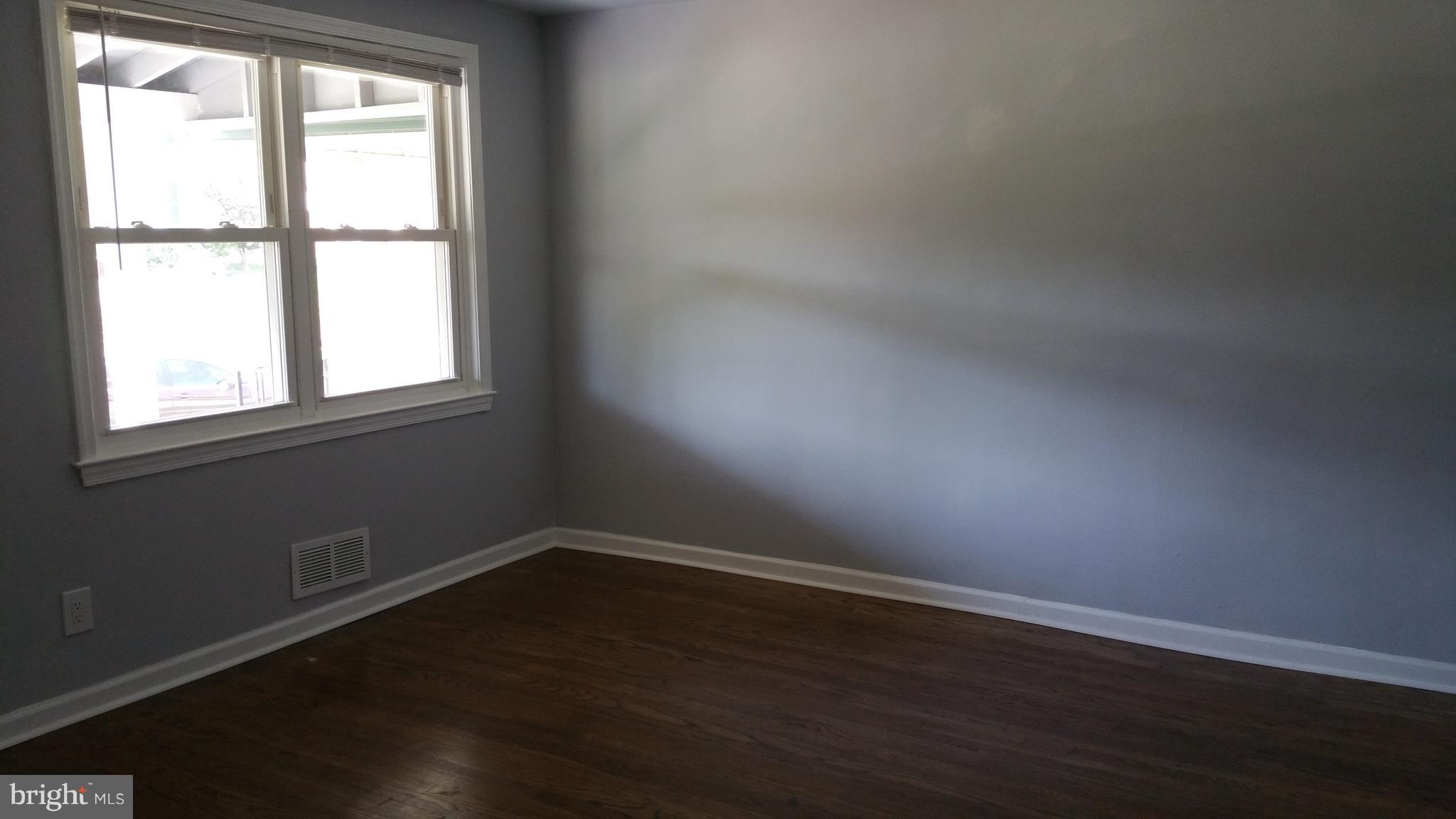 1829 Dunmere Road Baltimore, MD 21222 - Photo 5 of 26 Living Room