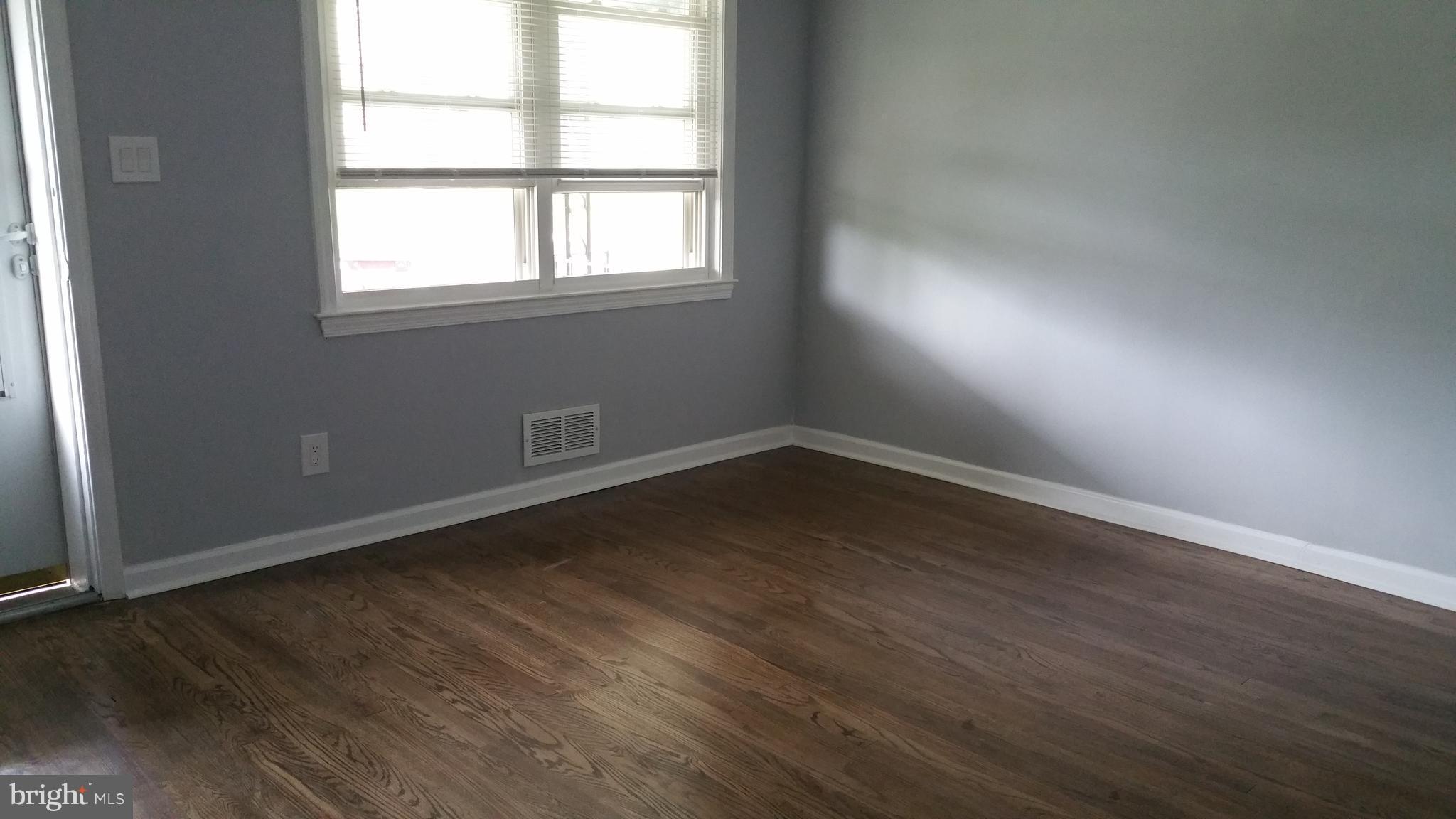 1829 Dunmere Road Baltimore, MD 21222 - Photo 7 of 26 Living Room