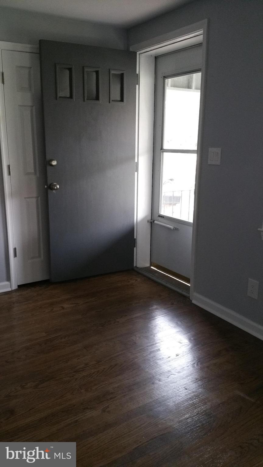 1829 Dunmere Road Baltimore, MD 21222 - Photo 8 of 26 Living Room