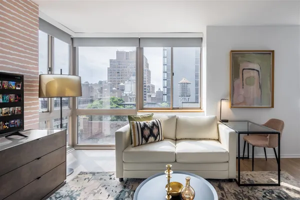 777 6th Avenue, Unit 17J | Chelsea