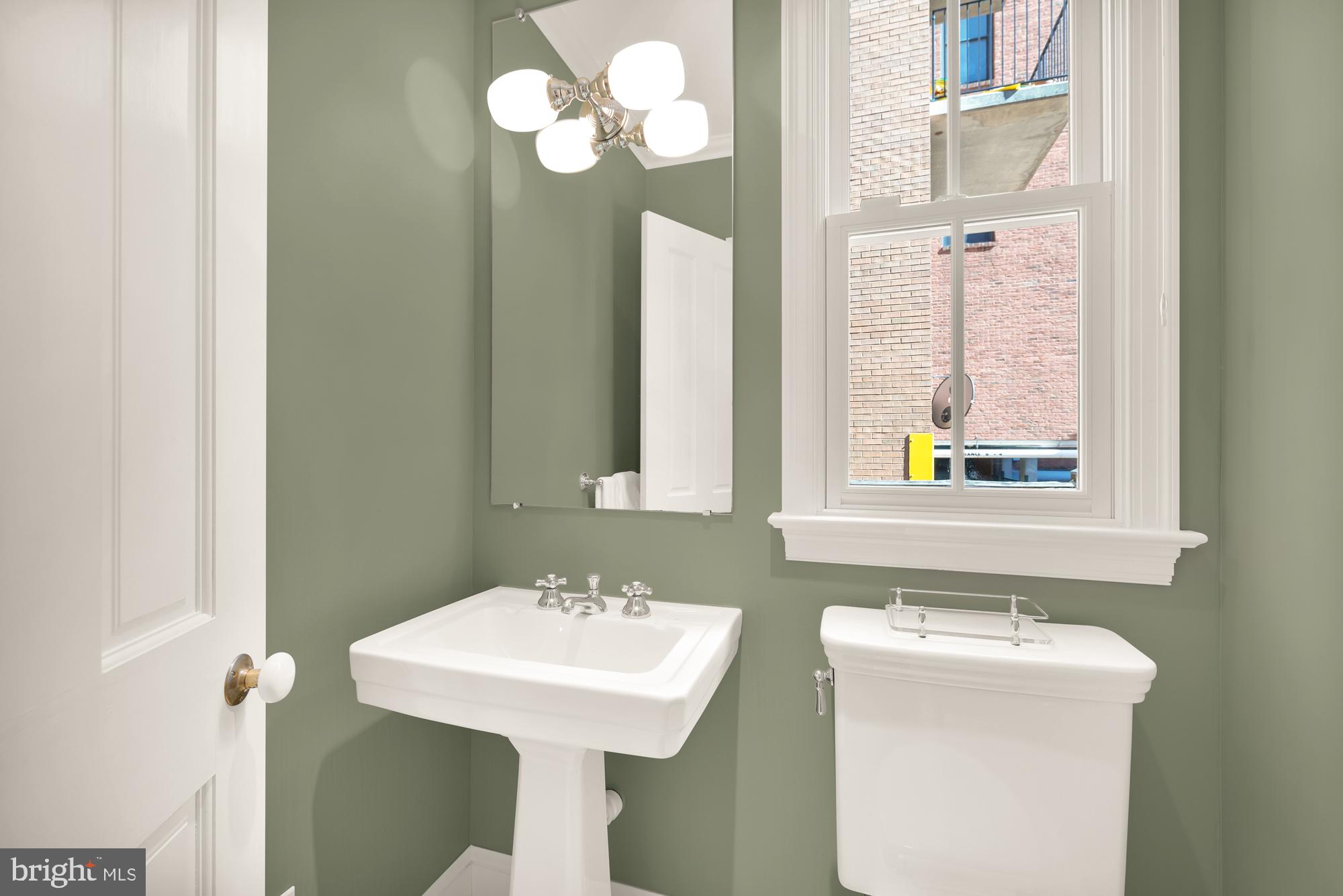 1608 R Street Northwest Washington, DC 20009 - Photo 9 of 33