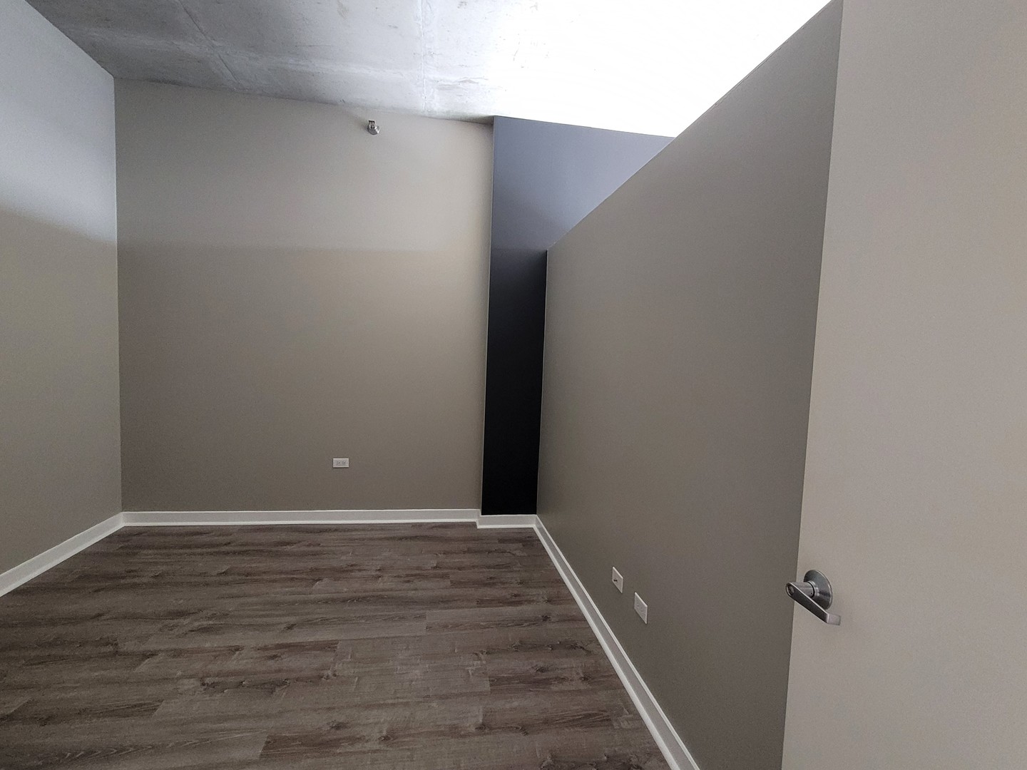 235 West Van Buren Street, Unit 4413 Chicago, IL 60607 - Photo 13 of 23 a view of a hallway