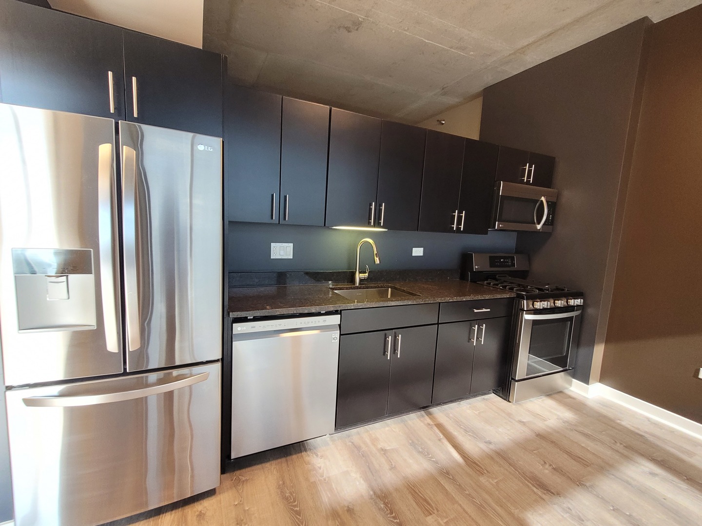 235 West Van Buren Street, Unit 4413 Chicago, IL 60607 - Photo 6 of 23 a kitchen with stainless steel appliances granite countertop a refrigerator stove and sink