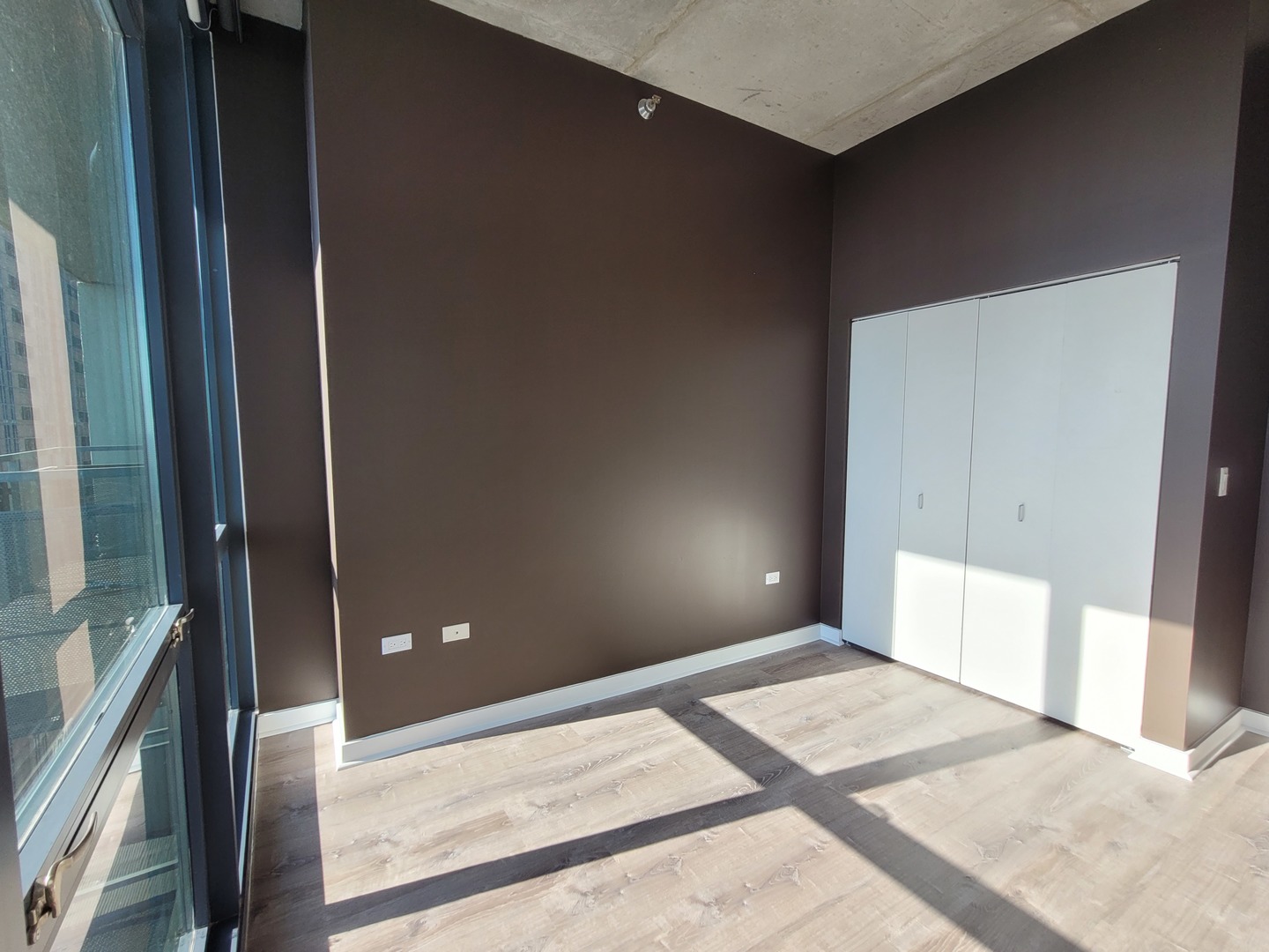 235 West Van Buren Street, Unit 4413 Chicago, IL 60607 - Photo 10 of 23 a view of an empty room and window