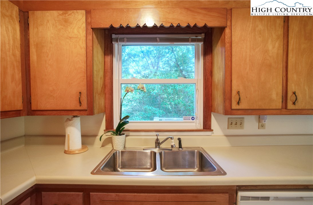 331 New River Heights Road Boone, NC 28607 - Photo 7 of 27 Gallery Image 7
