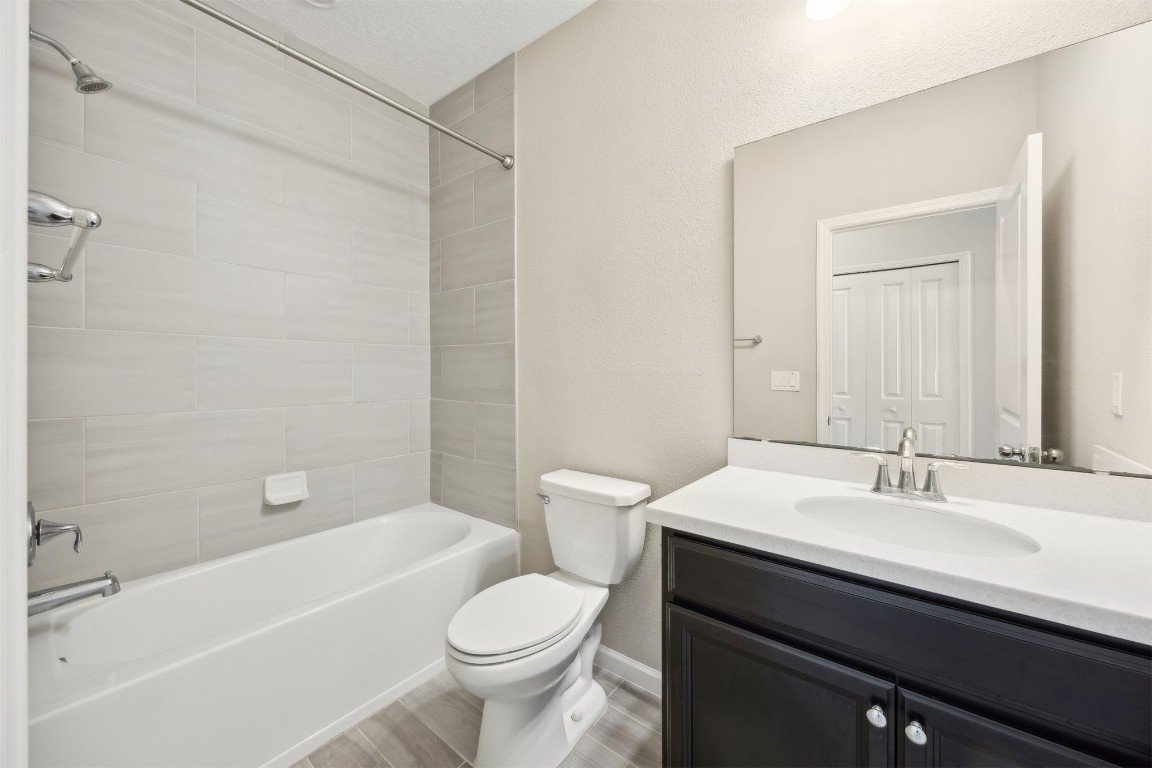 85237 Fall River Parkway Fernandina Beach, FL 32034 - Photo 37 of 82 a bathroom with a sink a toilet and shower