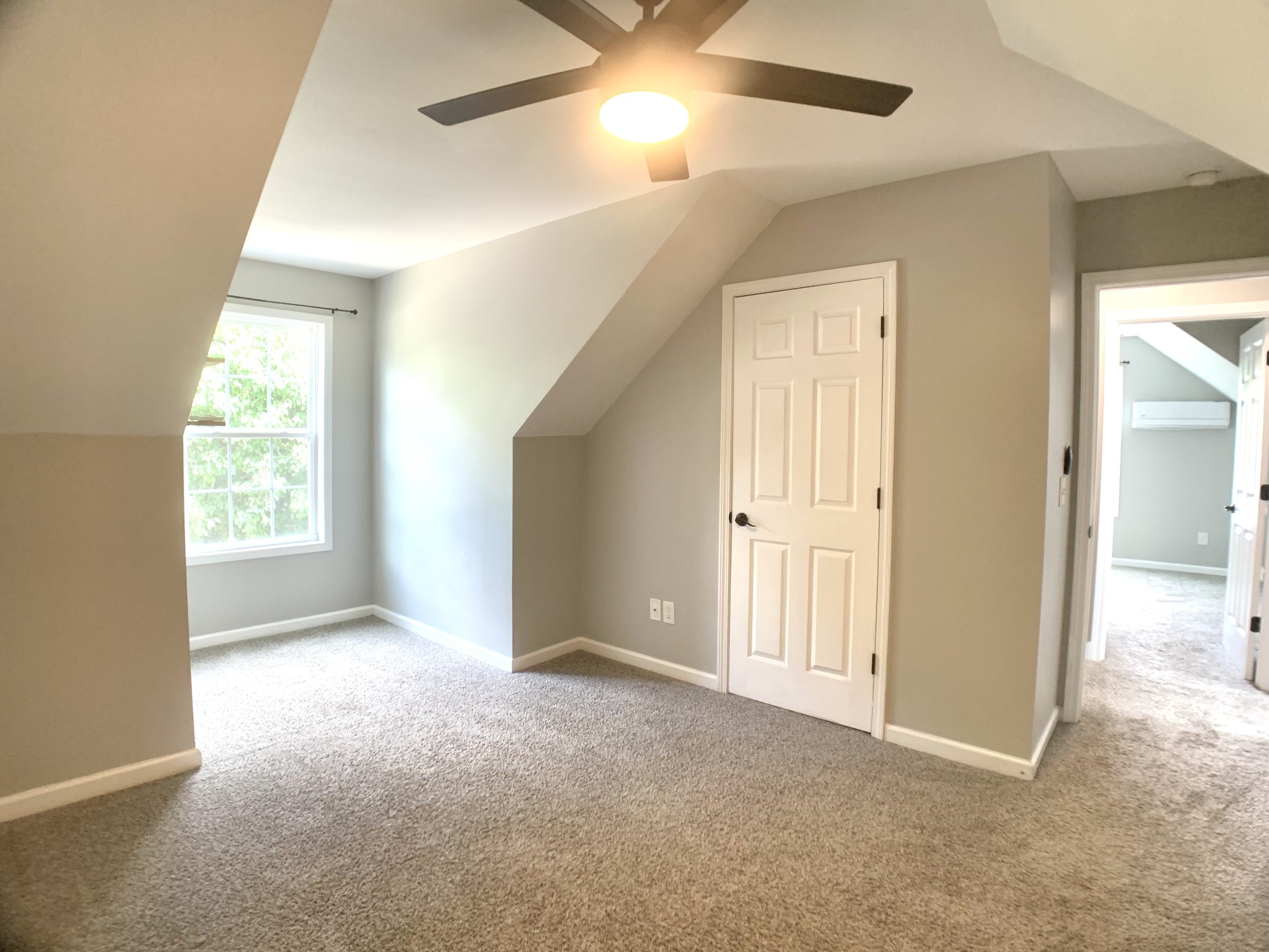 819 Stableford Road Oak Grove, KY 42262 - Photo 33 of 50 an empty room with windows and closet