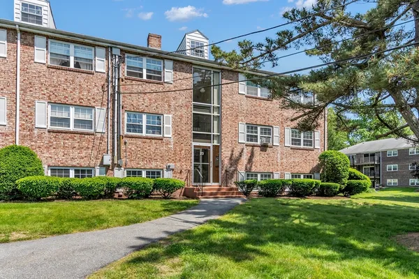 $2,400 | 23 Edgelawn Avenue, Unit 6, North Andover, MA 01845