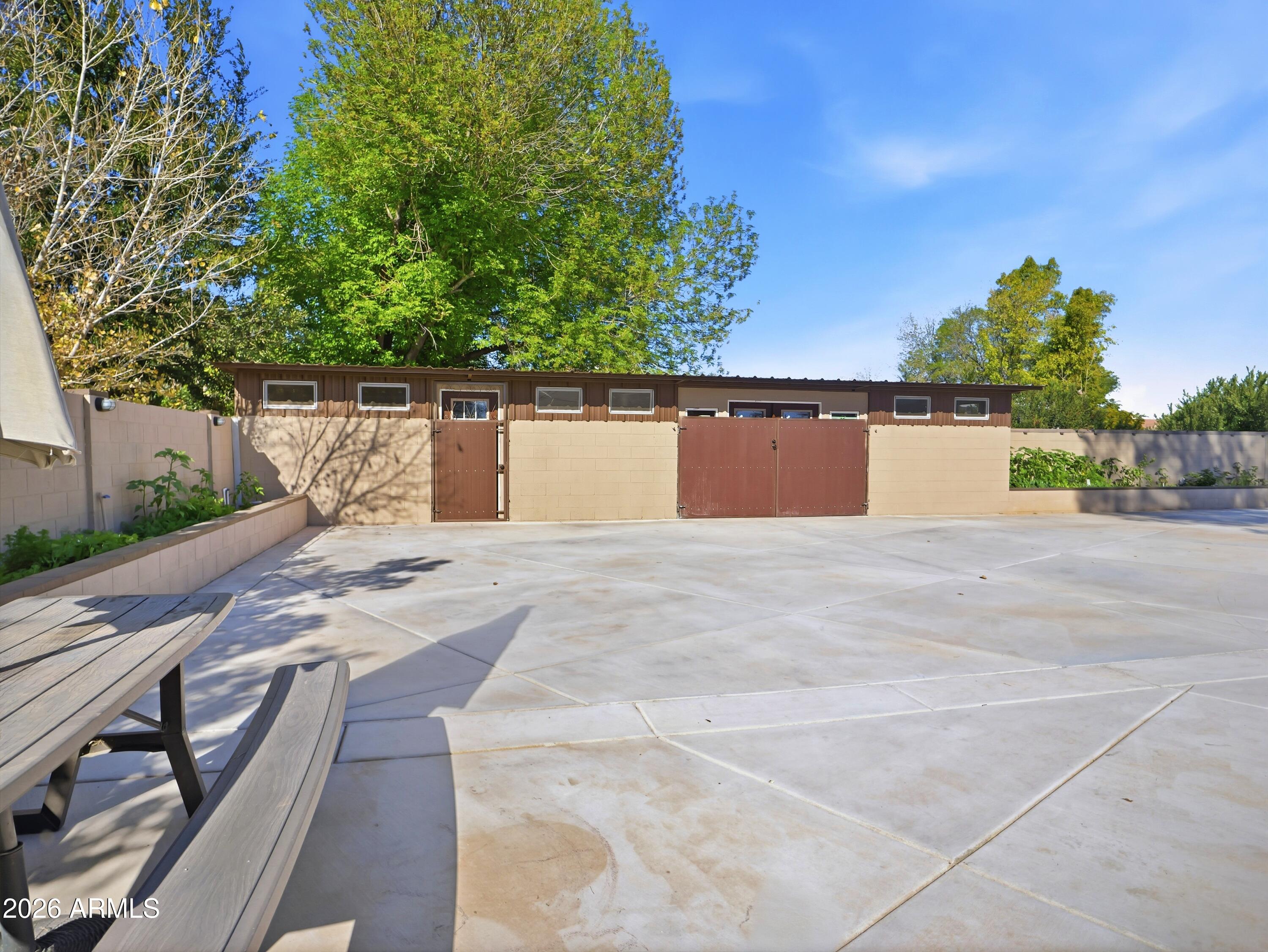 3154 East Inverness Avenue Mesa, AZ 85204 - Photo 33 of 70 a backyard of a house