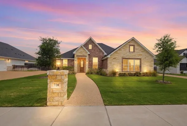$459,900 | 720 Whirlaway Road, Hewitt, TX 76643