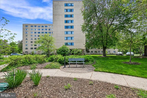 $3,150 | 6631 Wakefield Drive, Unit 203, Alexandria, VA 22307