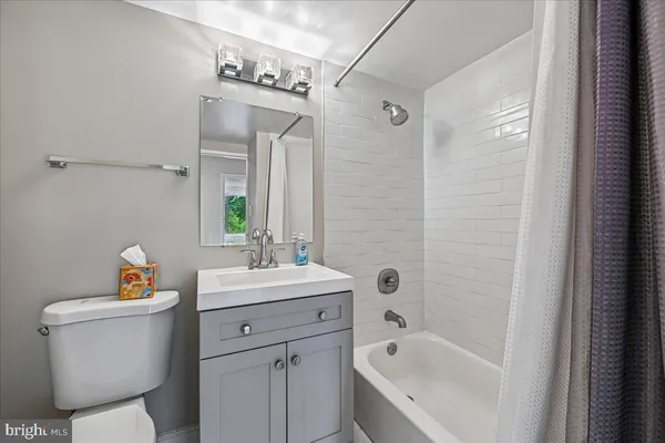 $3,150 | 6631 Wakefield Drive, Unit 203, Alexandria, VA 22307