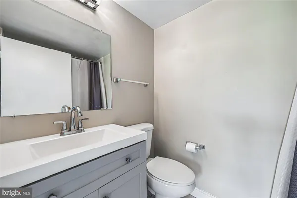 $3,150 | 6631 Wakefield Drive, Unit 203, Alexandria, VA 22307