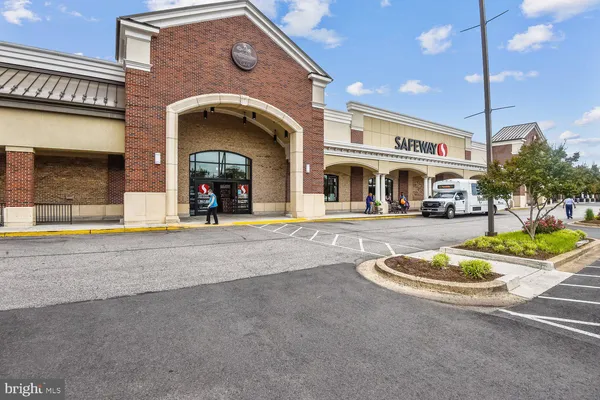 $3,150 | 6631 Wakefield Drive, Unit 203, Alexandria, VA 22307