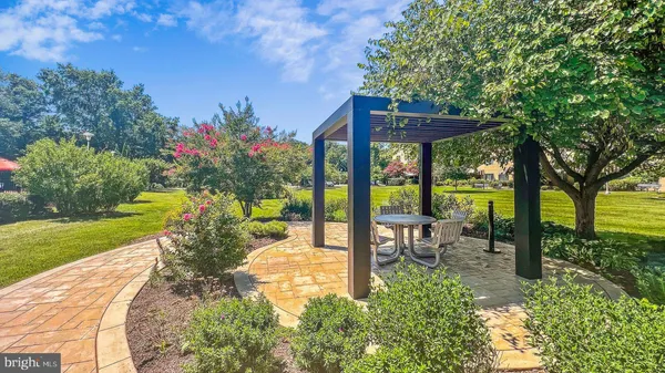 $3,150 | 6631 Wakefield Drive, Unit 203, Alexandria, VA 22307