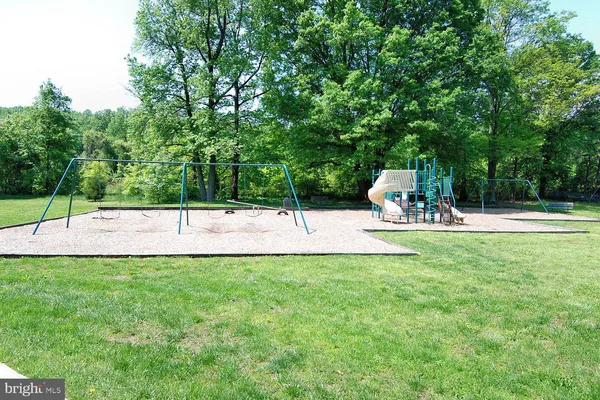 $3,150 | 6631 Wakefield Drive, Unit 203, Alexandria, VA 22307