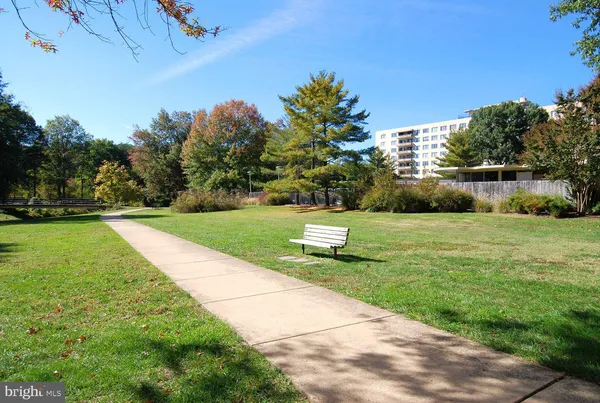 $3,150 | 6631 Wakefield Drive, Unit 203, Alexandria, VA 22307