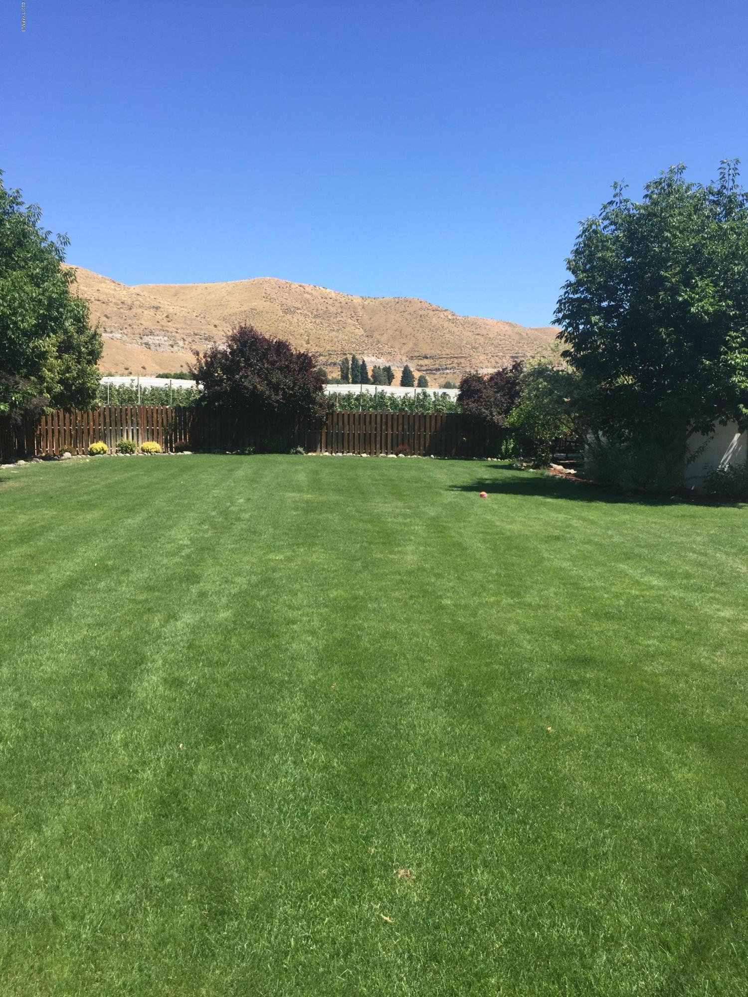 431 Allan Road Naches, WA 98937 - Photo 15 of 50 a view of a field with an trees