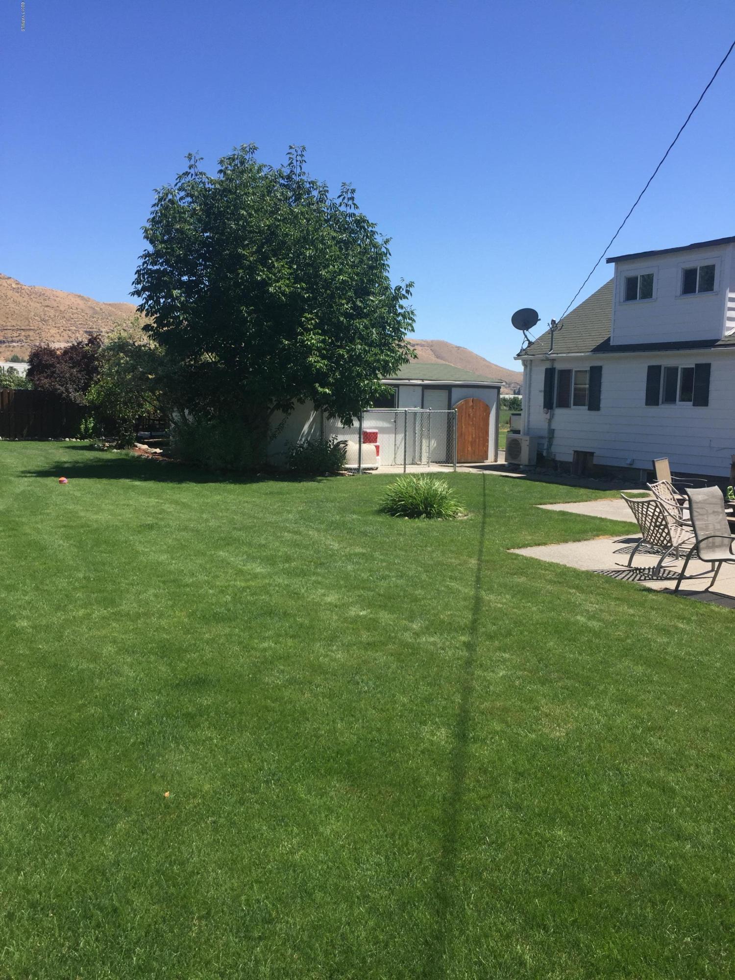 431 Allan Road Naches, WA 98937 - Photo 16 of 50 a house view with a garden space