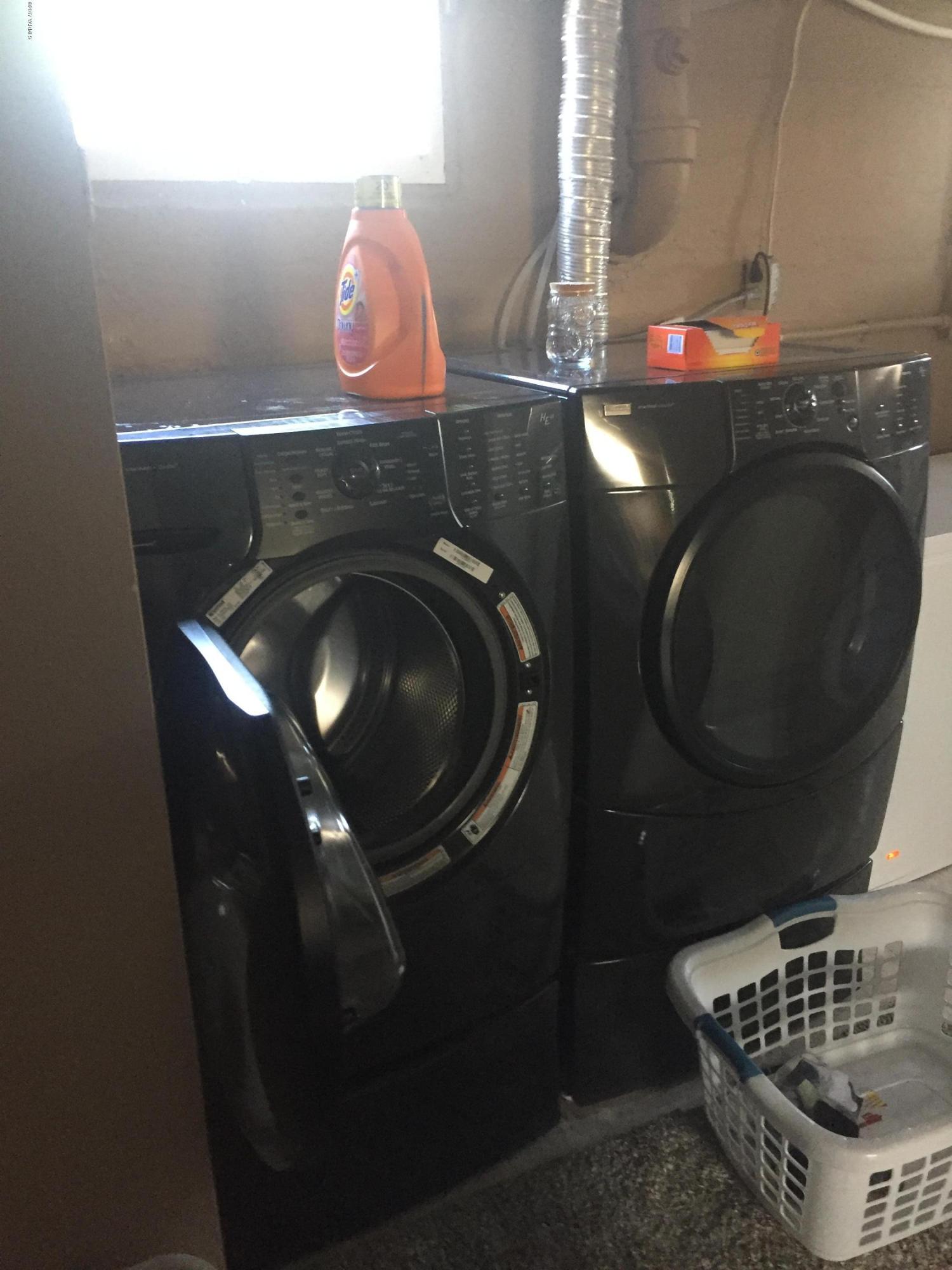 431 Allan Road Naches, WA 98937 - Photo 23 of 50 a utility room with dryer and washer
