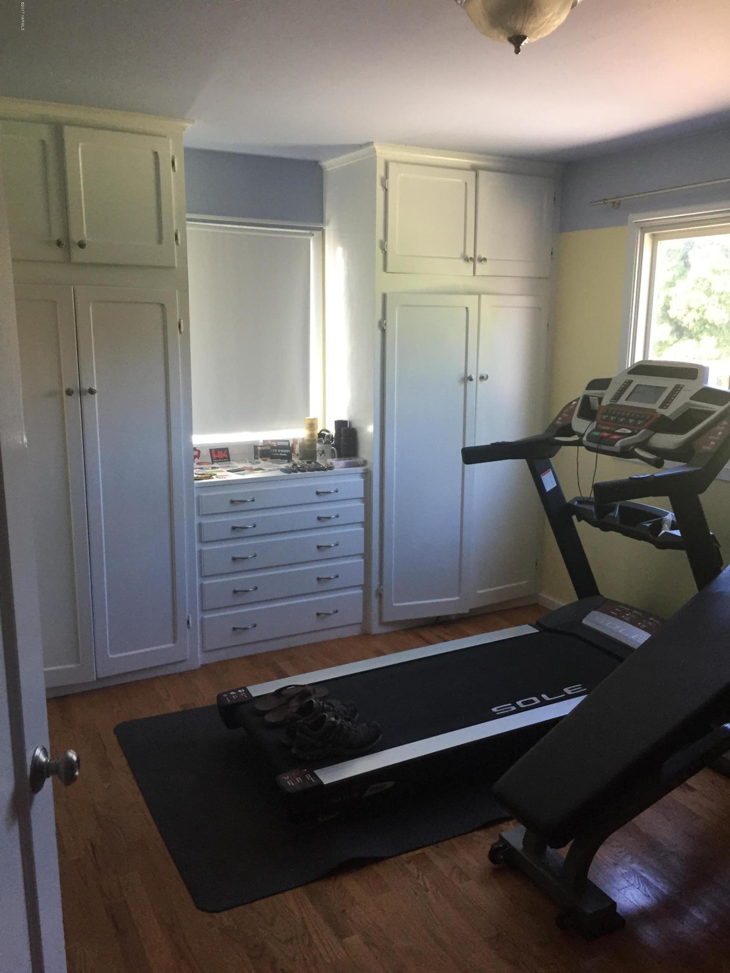 431 Allan Road Naches, WA 98937 - Photo 35 of 50 a room with gym equipment