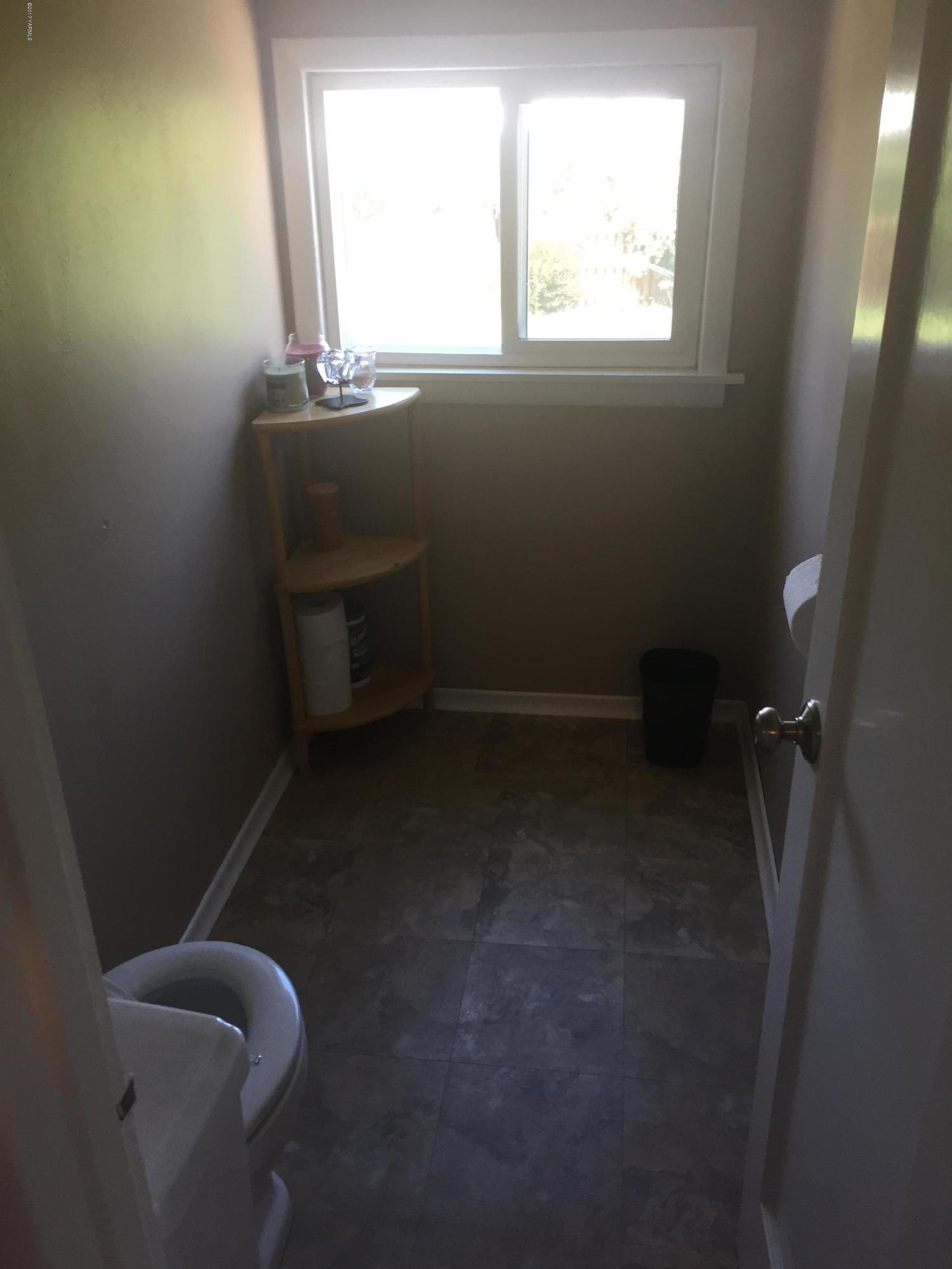 431 Allan Road Naches, WA 98937 - Photo 44 of 50 a room with a window