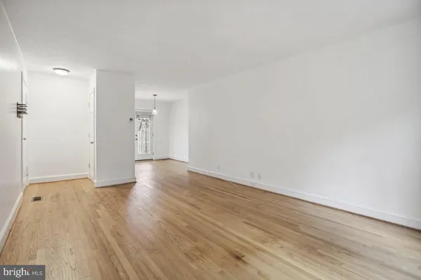 $2,795 | 4906 30th Street South, Unit A2, Arlington, VA 22206