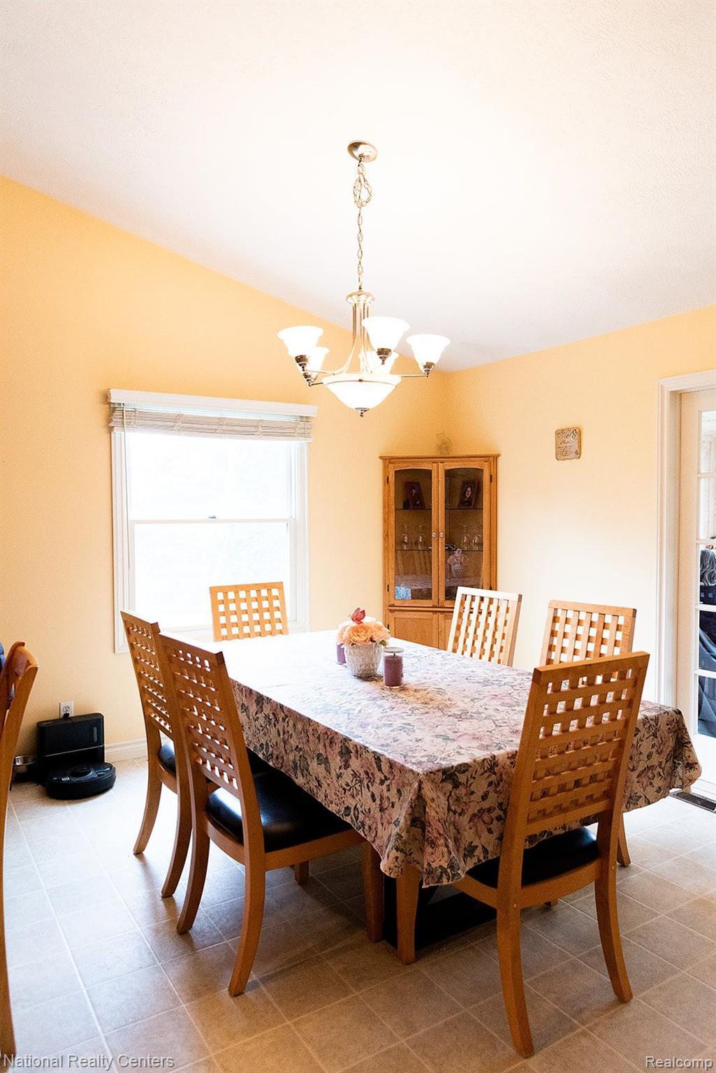 1499 Argentine Road Howell, MI 48843 - Photo 13 of 42 DINING ROOM
