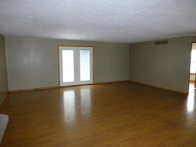 8011 Samaria Road Riga, MI 49276 - Photo 2 of 10 Living Room