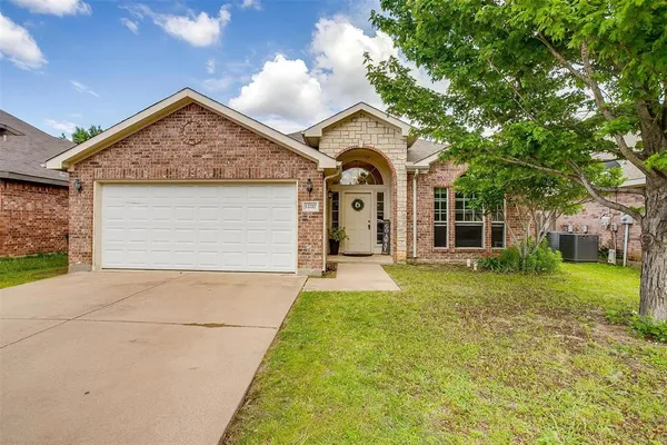 $2,300 | 12217 Shadow Wood Trail, Fort Worth, TX 76028