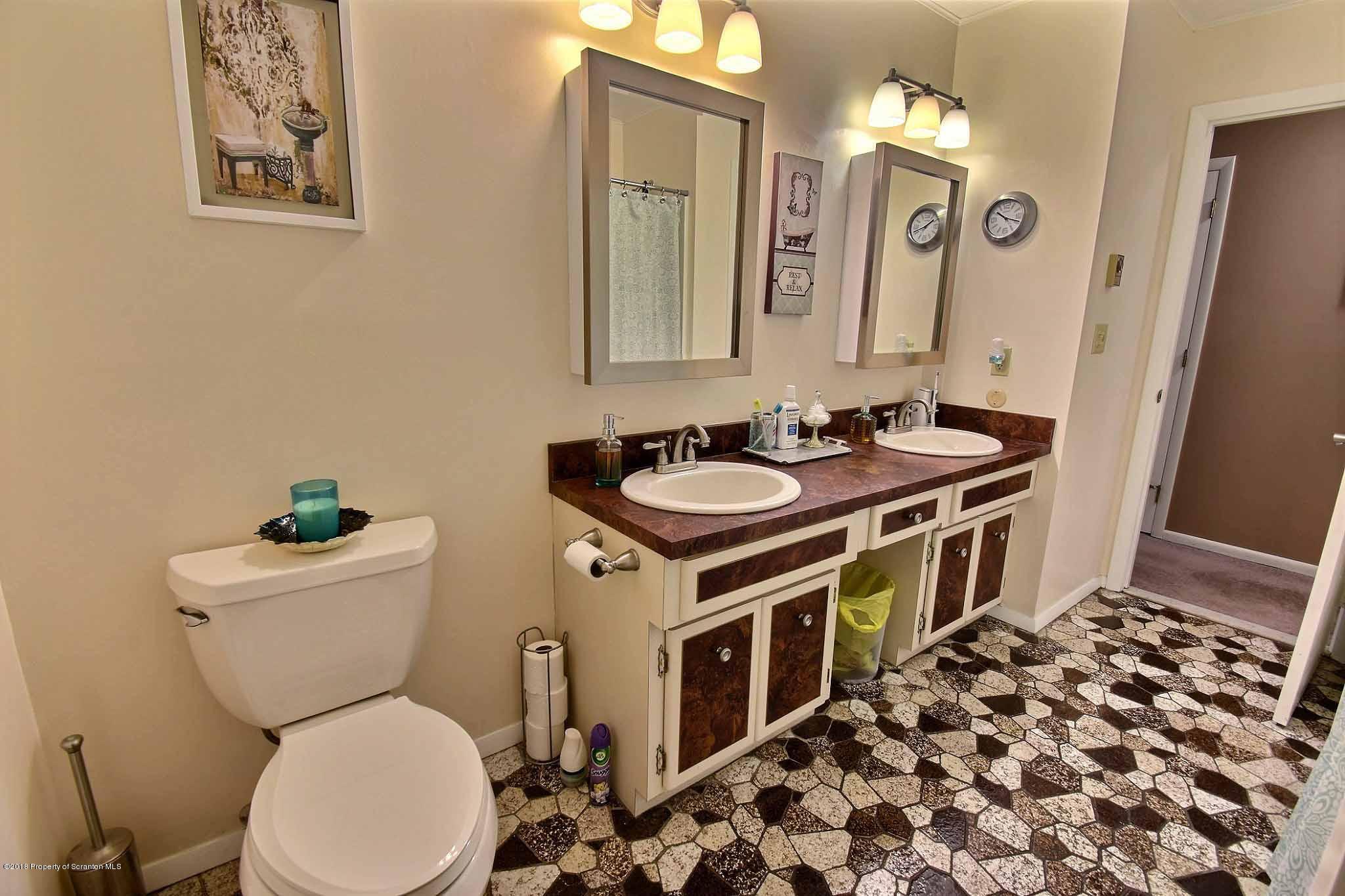 207 Velview Road Moscow, PA 18444 - Photo 20 of 40 Gallery Image 20