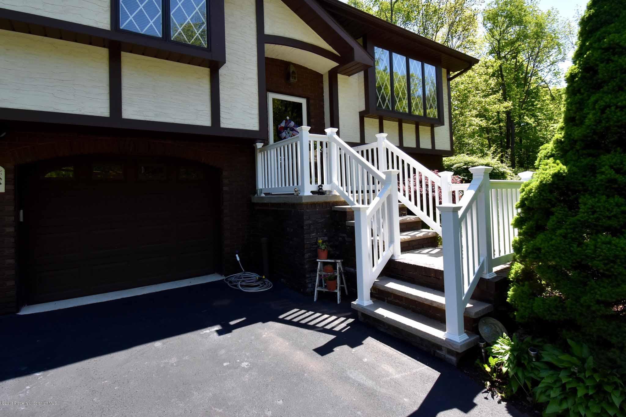207 Velview Road Moscow, PA 18444 - Photo 5 of 40 Gallery Image 5