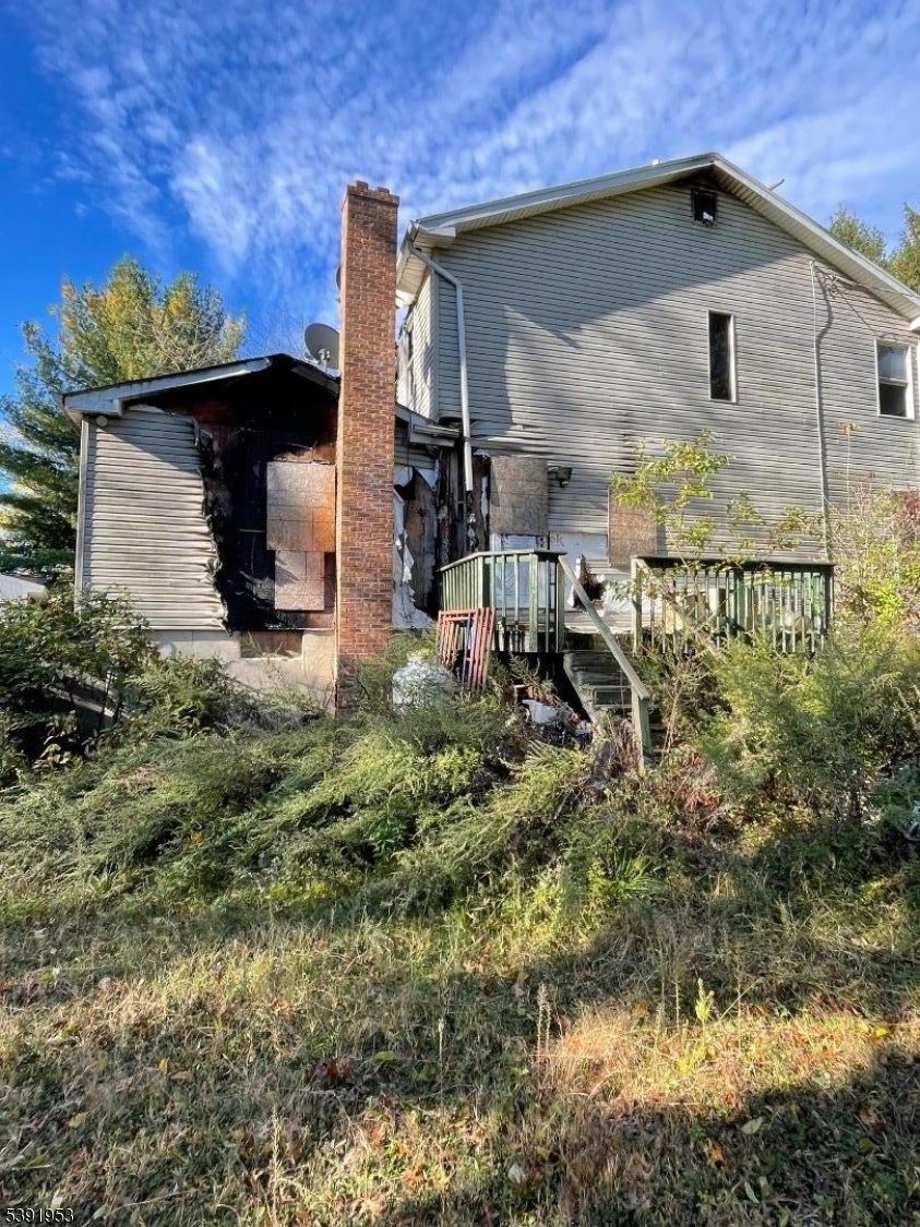 48 Cherry Tree Bend Road Port Murray, NJ 07865 - Photo 5 of 26 a backyard of a house with lots of green space