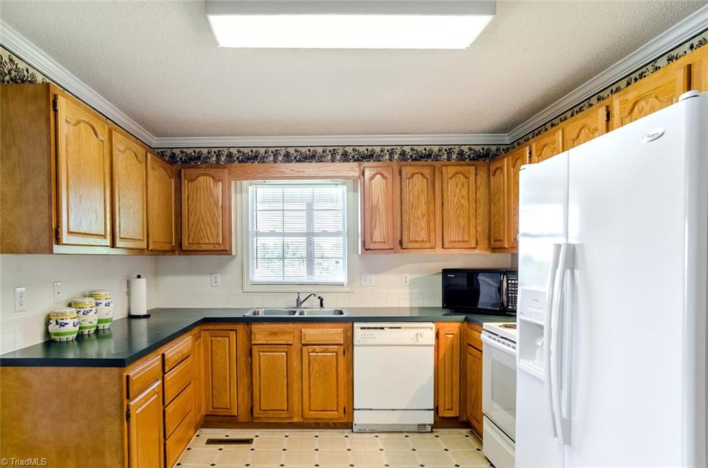 2615 Union Grove Road Lexington, NC 27295 - Photo 14 of 30 Gallery Image 14