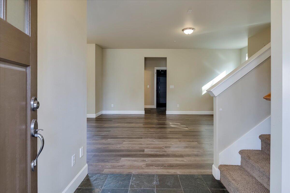 20370 Murphy Road Bend, OR 97702 - Photo 3 of 33 Beautiful Craftman home in Southeast Bend, with Slate tile entry